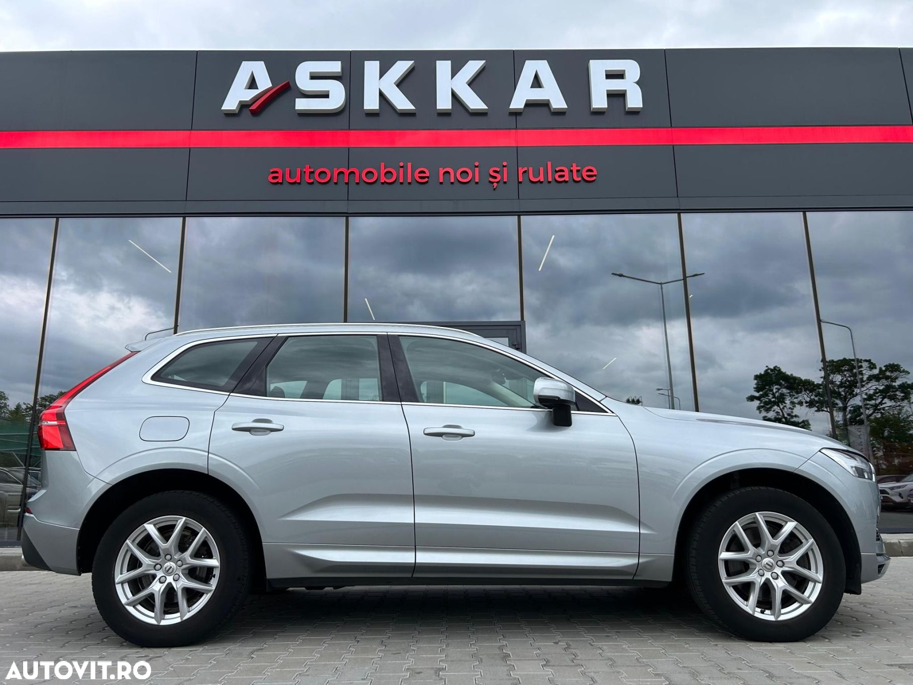 Volvo XC 60 T8 Twin Engine AWD Geartronic Momentum - 4
