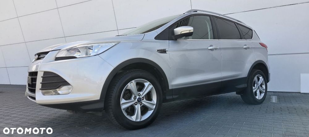 Ford Kuga 2.0 TDCi 2x4 Titanium - 4