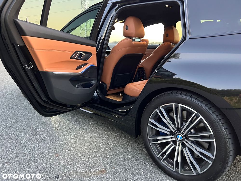 BMW Seria 3 330i xDrive M Sport - 21