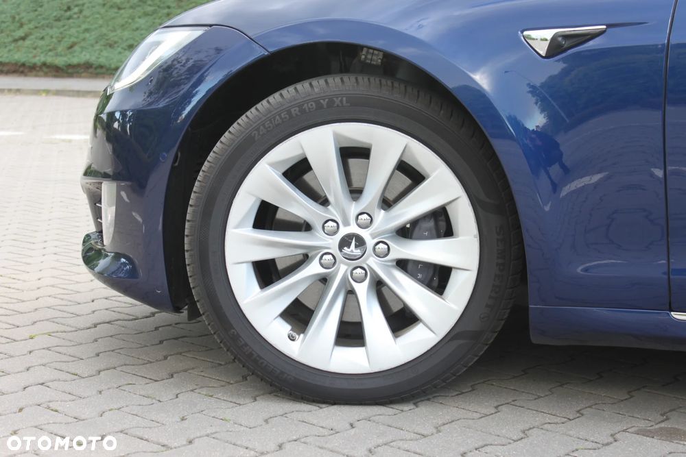 Tesla Model S - 9