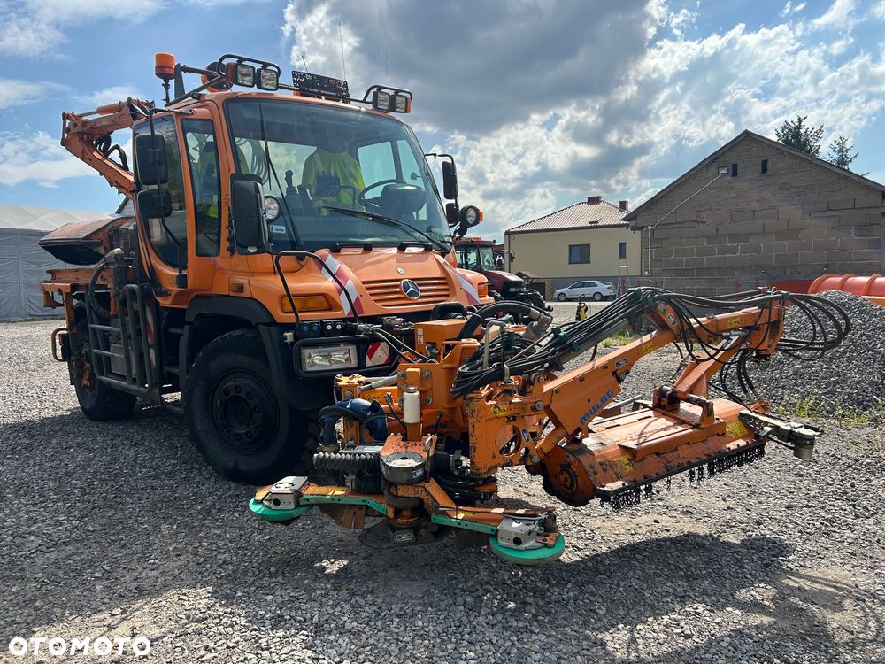 Mercedes-Benz Unimog U 400 - 9