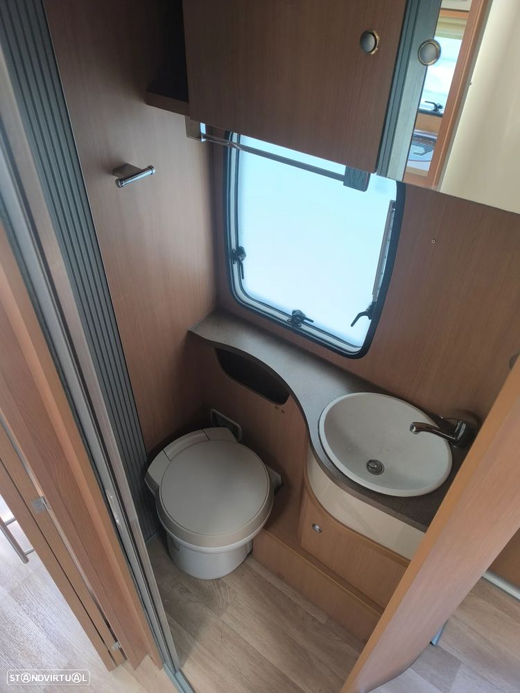 Challenger Genesis Cama central - 10