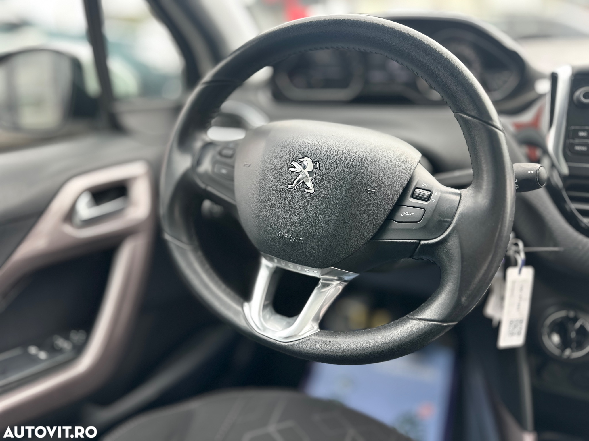 Peugeot 2008 1.2 L PureTech Turbo S&S Allure - 13