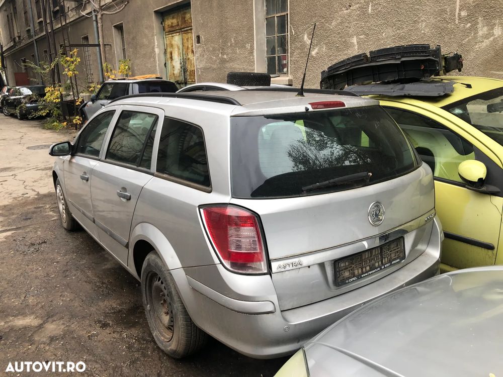 Dezmembrez Opel Astra H facelift break 2009 gri argintiu 1,7 - 5