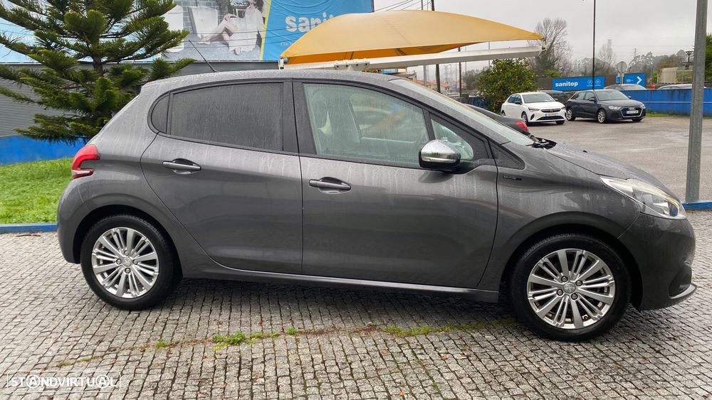 Peugeot 208 1.2 PureTech Signature - 9