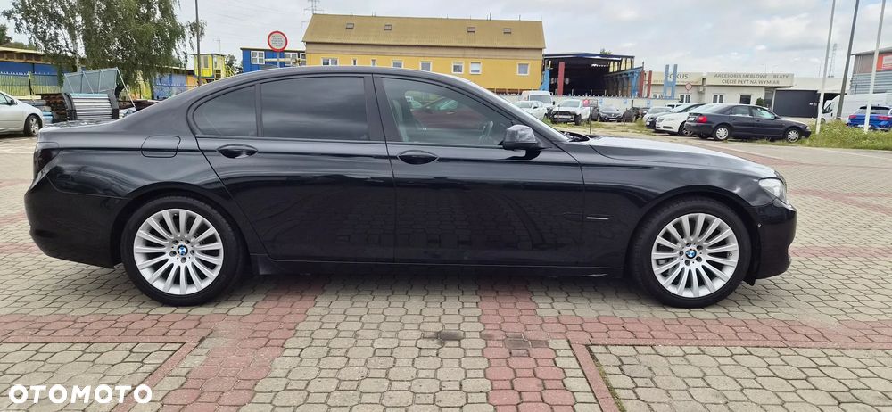 BMW Seria 7 750i - 6