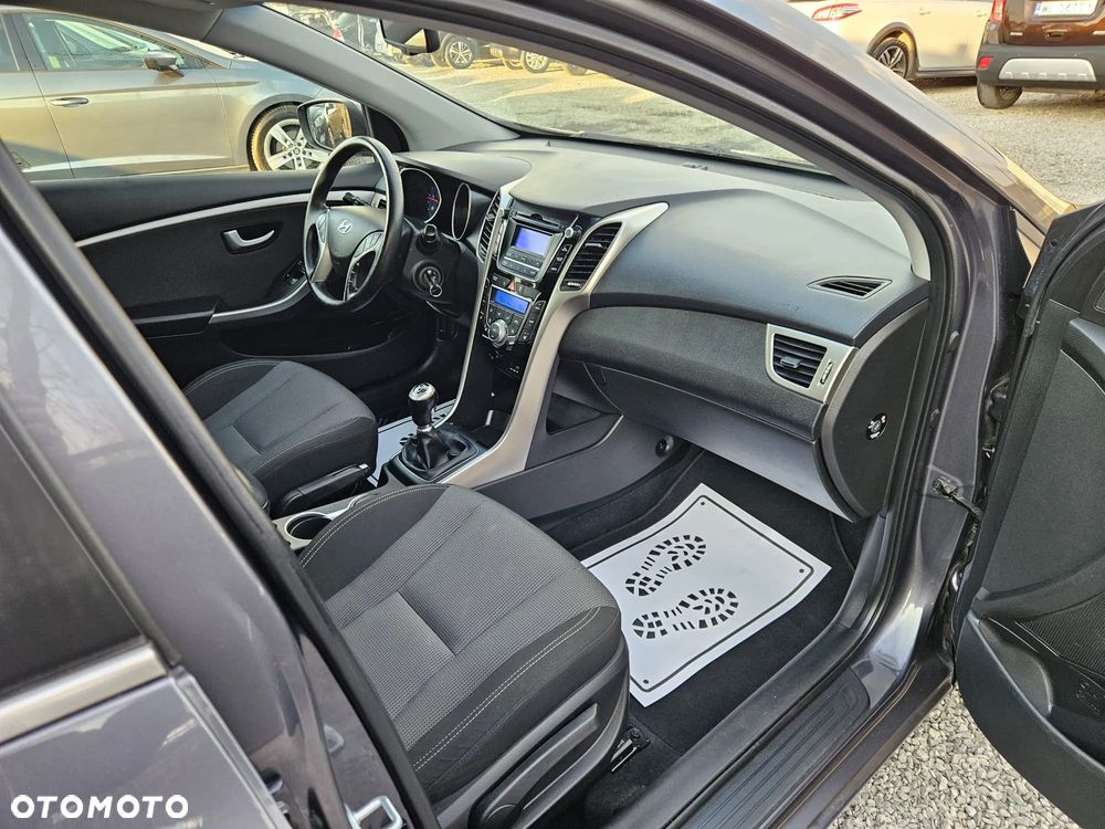 Hyundai i30 blue Kombi 1.6 CRDi Classic - 31