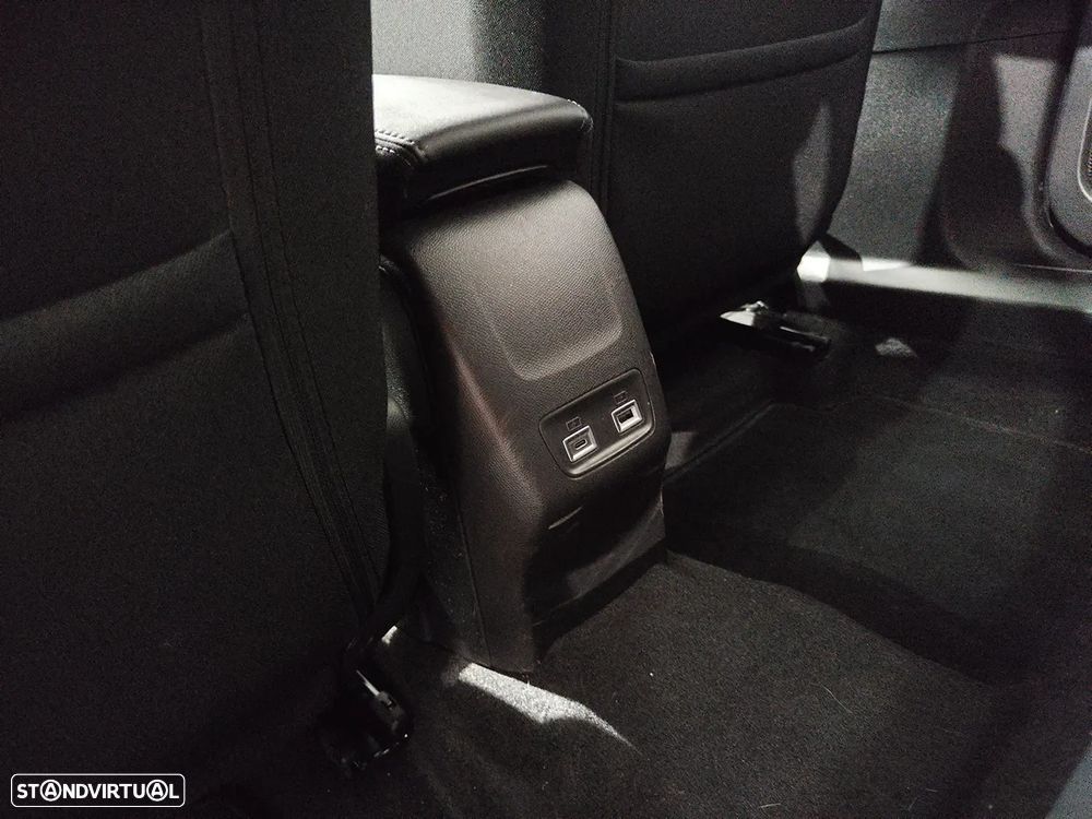 Peugeot e-2008 54 kWh Allure - 9