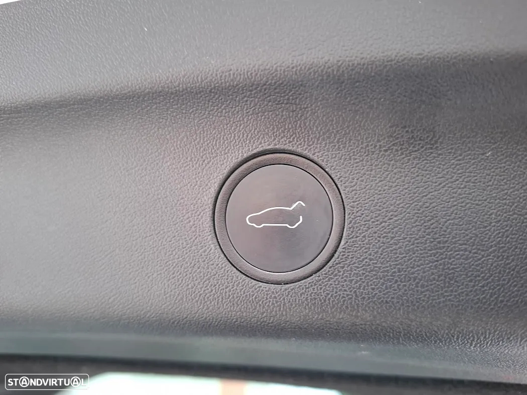 Tesla Model Y Long Range Dual Motor AWD - 49
