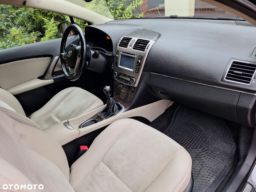 Toyota Avensis 2.0 Prestige NAVI - 18