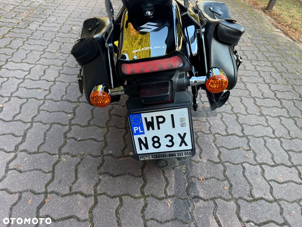 Suzuki Intruder - 13