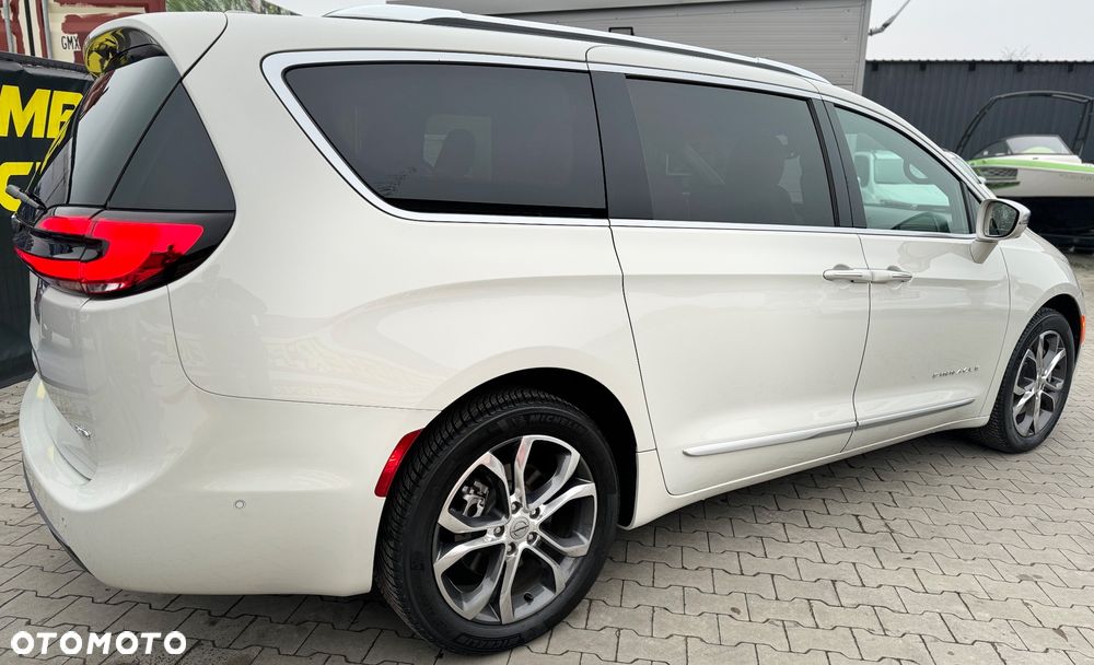 Chrysler Pacifica - 12