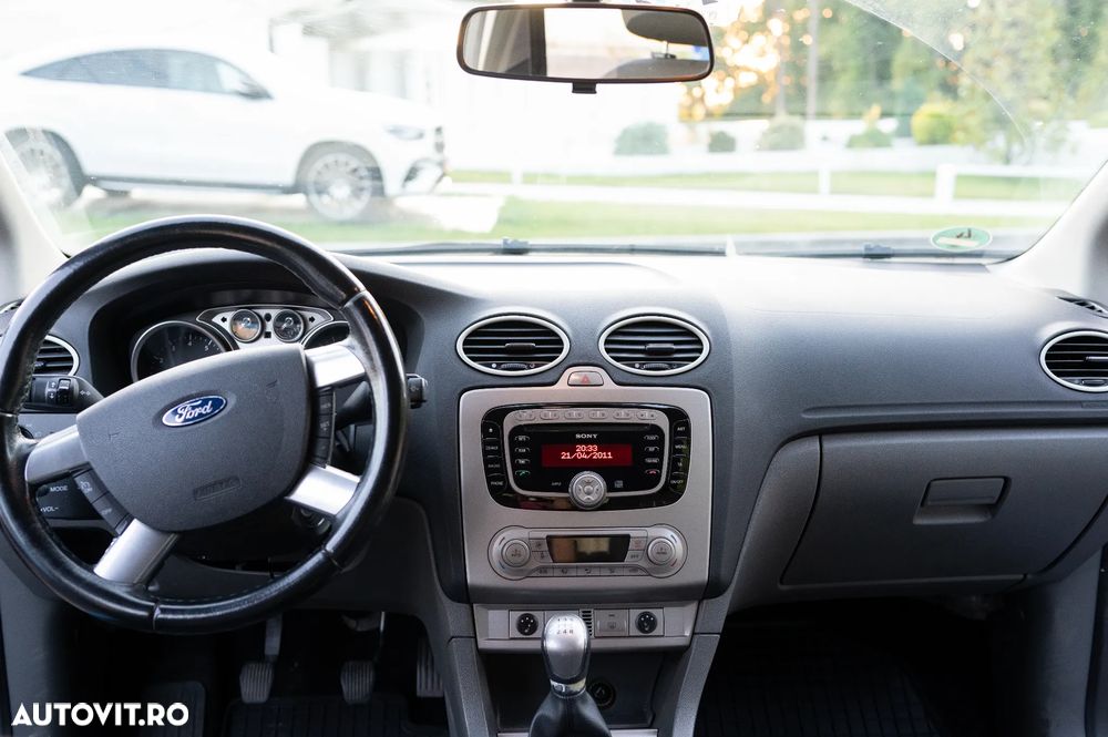 Ford Focus 1.6 16V Trend - 14