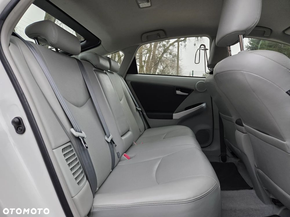 Toyota Prius (Hybrid) Executive - 6