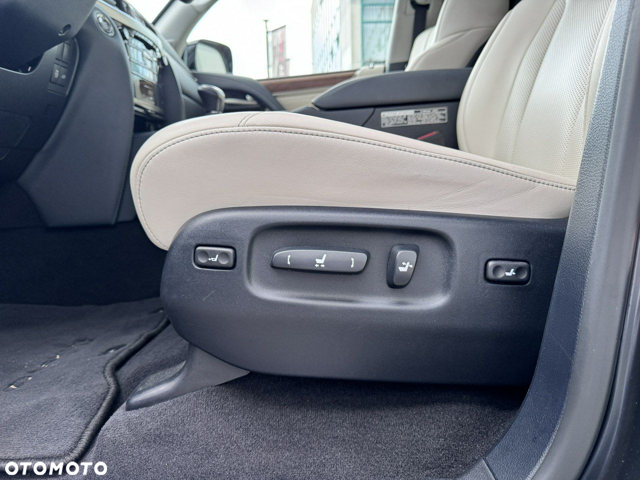 Lexus LX 570 Omotenashi - 22