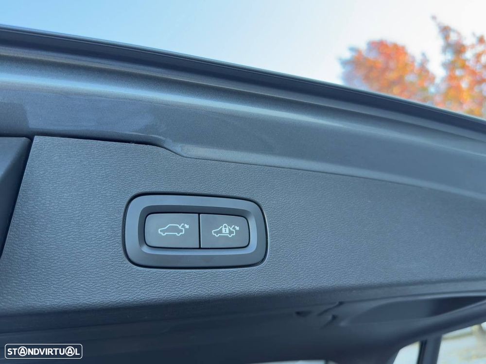 Volvo V60 2.0 D4 R-Design Geartronic - 24