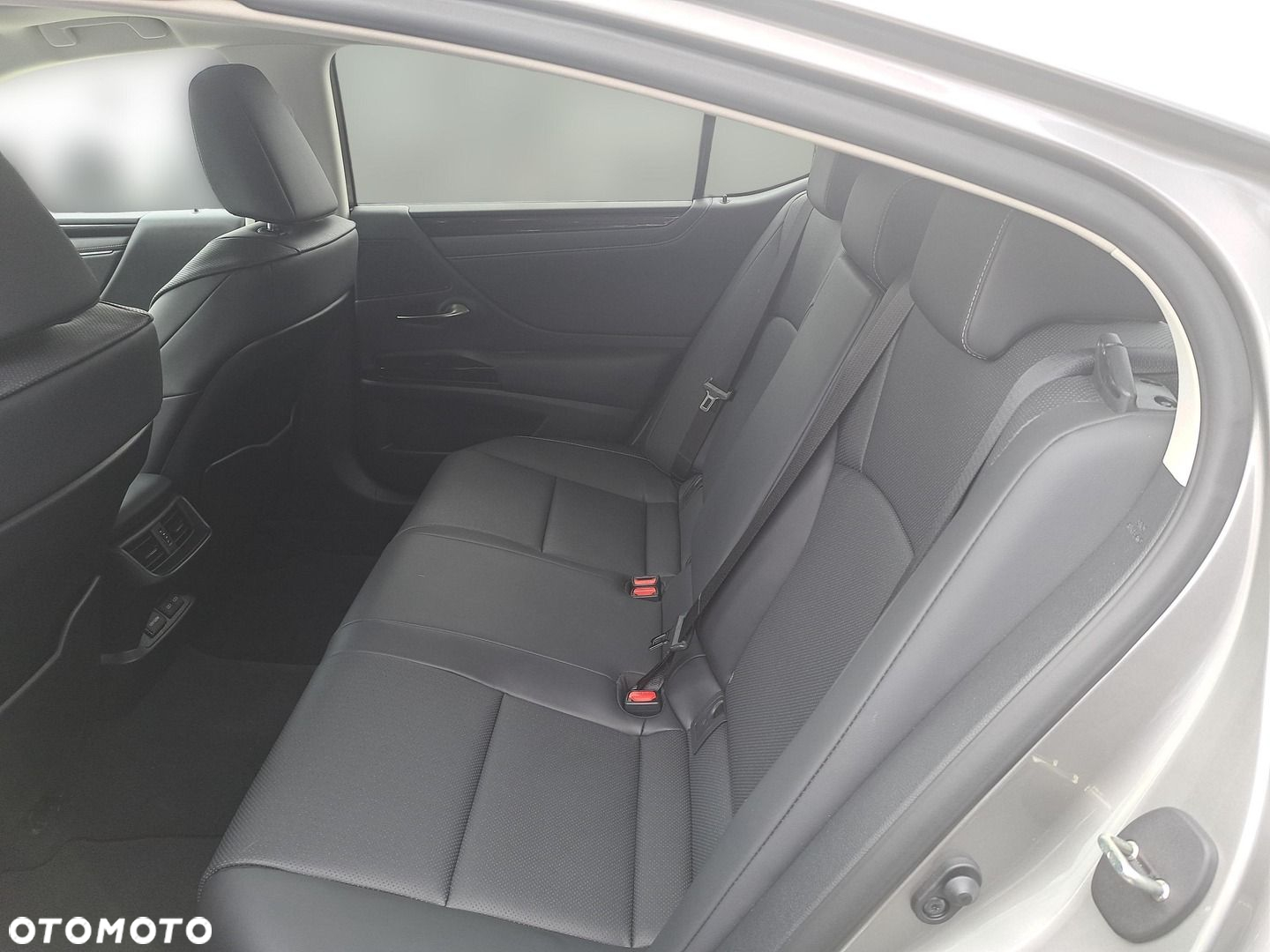 Lexus ES - 24