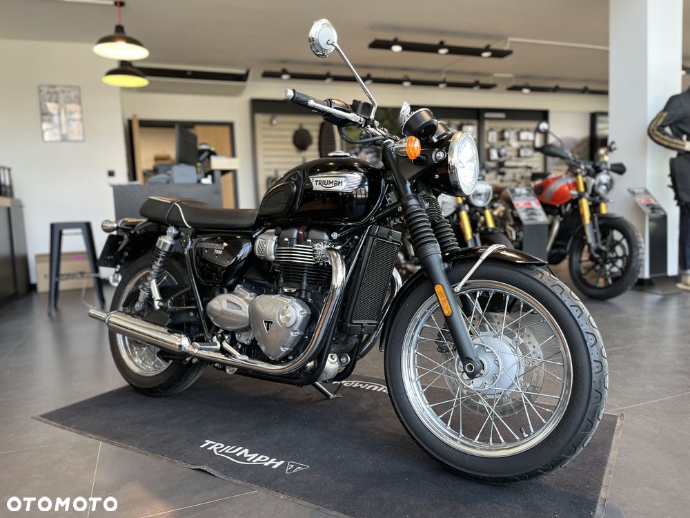 Triumph Bonneville - 1