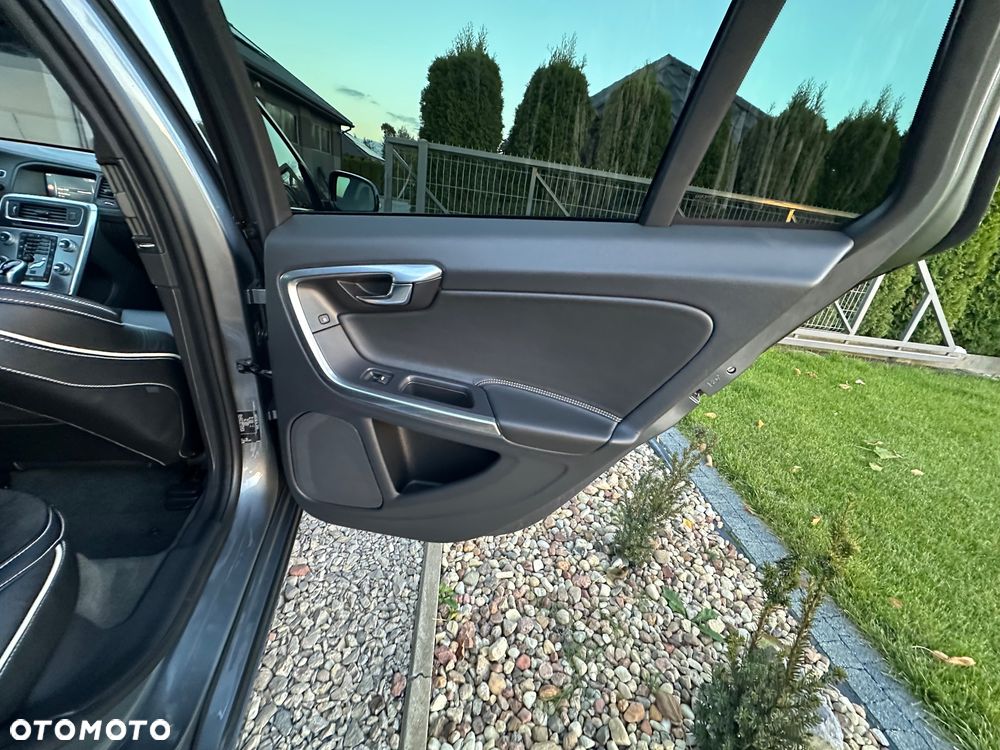 Volvo V60 D4 Geartronic Summum - 24