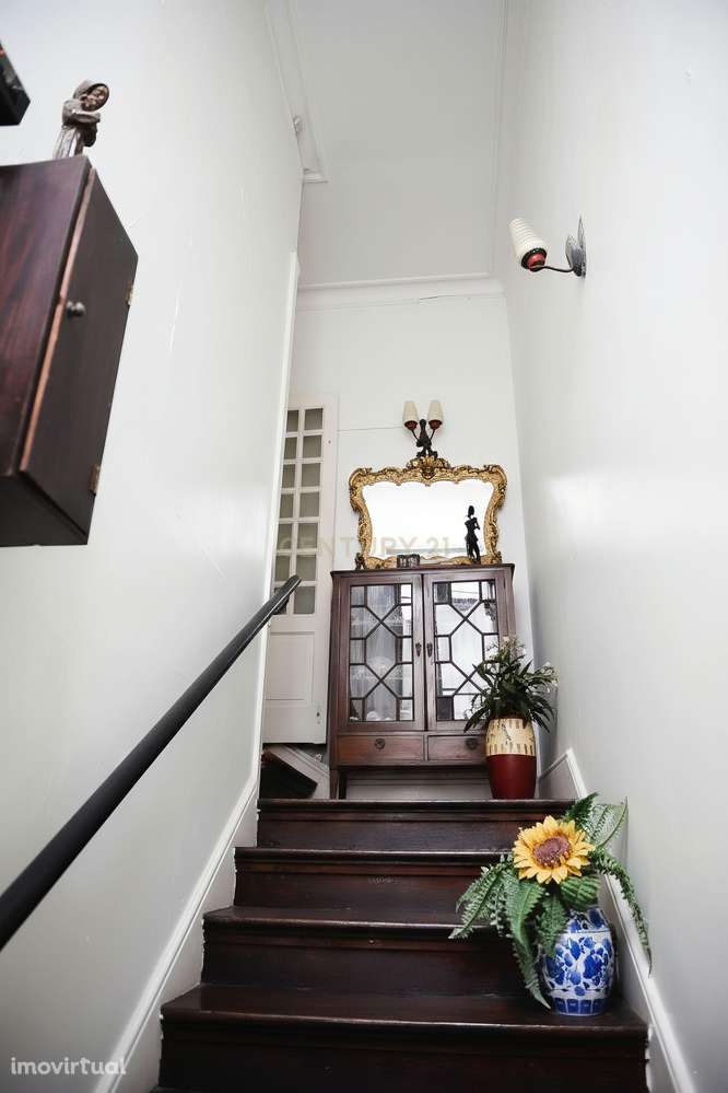 Moradia T4 com jardim em localização privilegiada, a minutos da praia - Grande imagem: 4/8