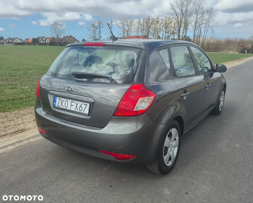 Kia Ceed 1.4 Comfort + - 6