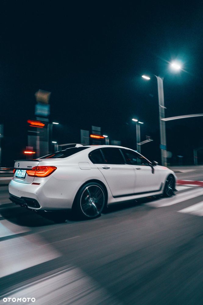 BMW Seria 7 750i xDrive - 8