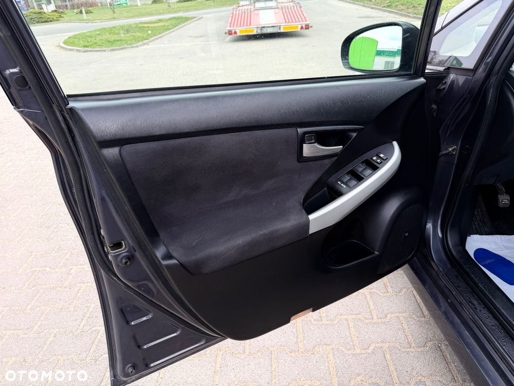 Toyota Prius 1.8 HSD Premium - 11