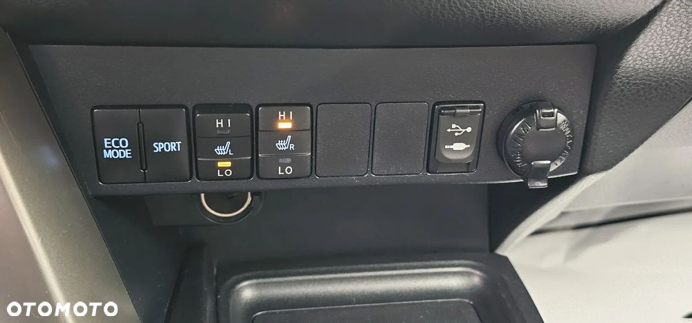 Toyota RAV4 2.2 D-CAT Premium - 38