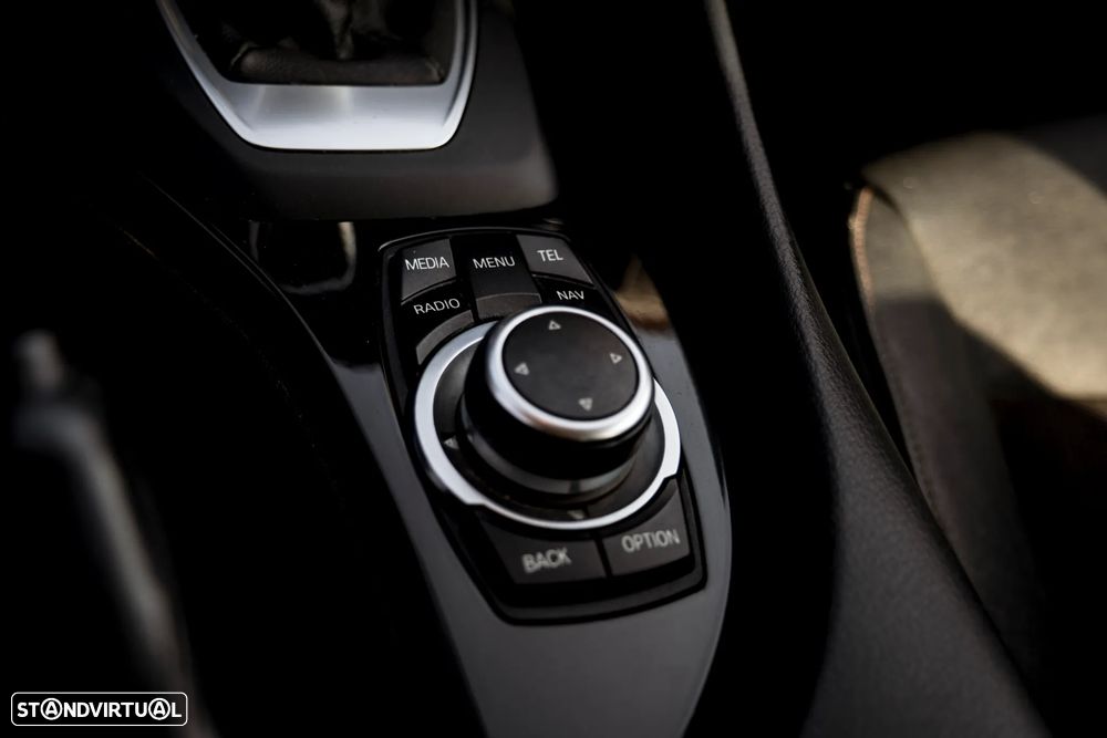 BMW X1 18 d sDrive Auto Line Sport - 12