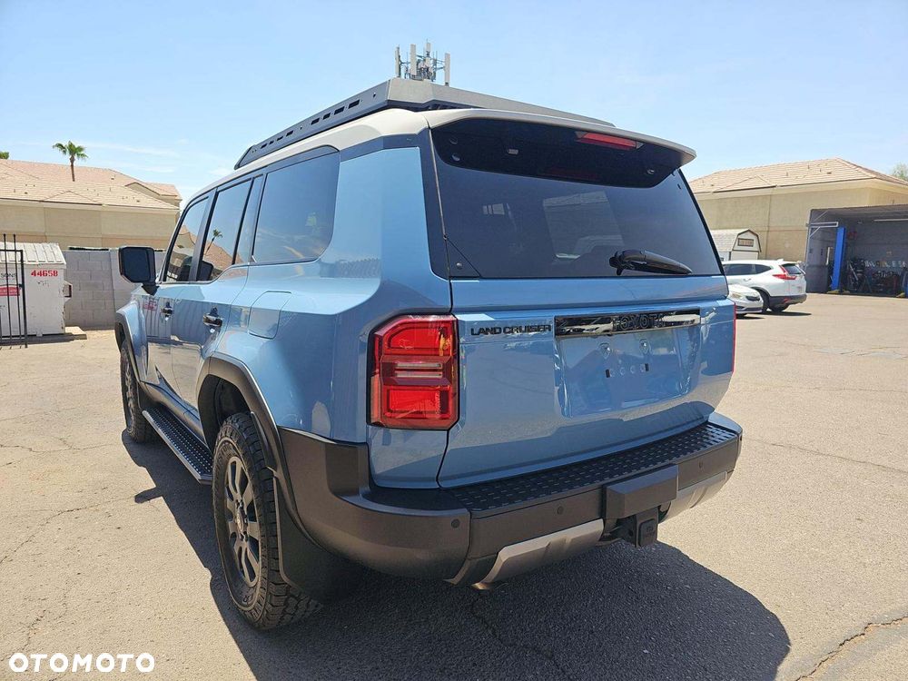 Toyota Land Cruiser - 3