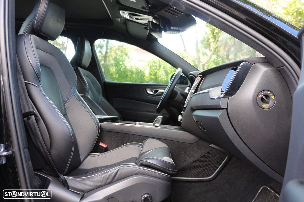 Volvo XC 60 2.0 T8 PHEV R-Design AWD - 22