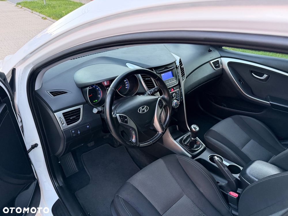 Hyundai i30 1.6 Comfort World Cup - 28