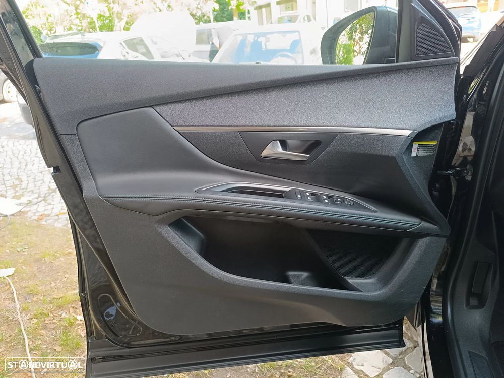 Peugeot 5008 PureTech 130 EAT8 Stop & Start Allure Pack - 11