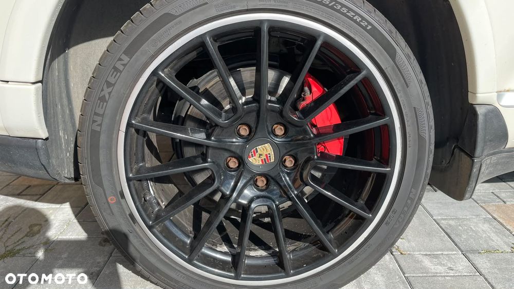 Porsche Cayenne - 21
