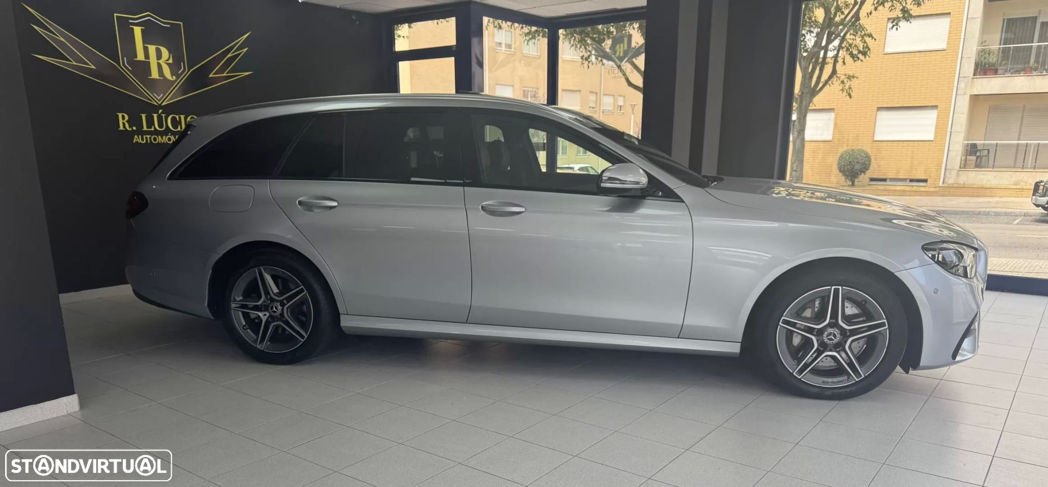 Mercedes-Benz E 300 e AMG Line - 8