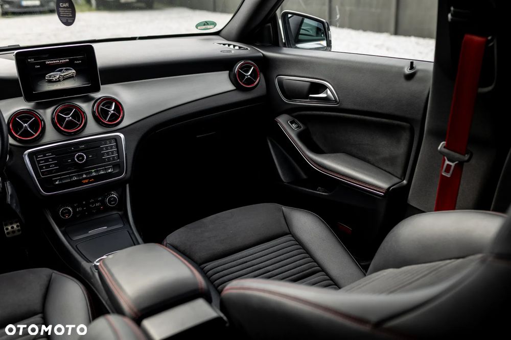 Mercedes-Benz CLA 250 4Matic 7G-DCT Sport - 16
