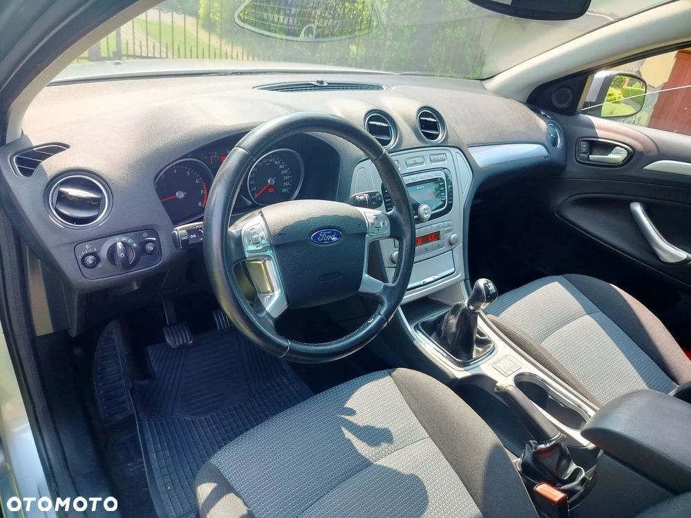 Ford Mondeo 1.6 Ghia X - 24