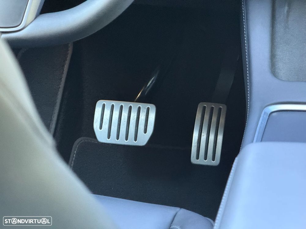 Tesla Model Y Performance Dual Motor AWD - 23
