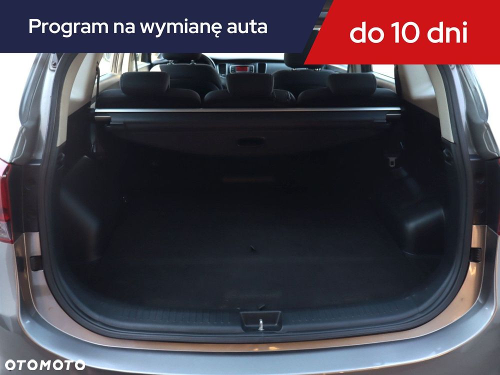 Kia Carens - 14