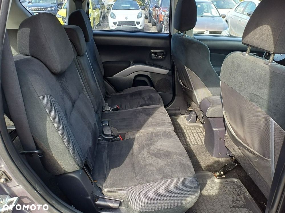 Mitsubishi Outlander - 13
