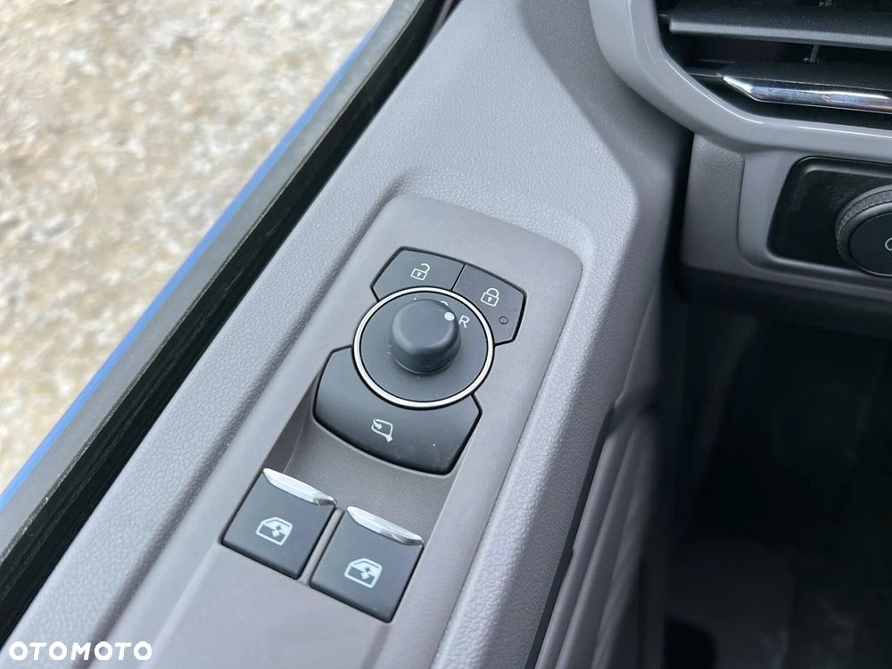 Volkswagen Caravelle - 32