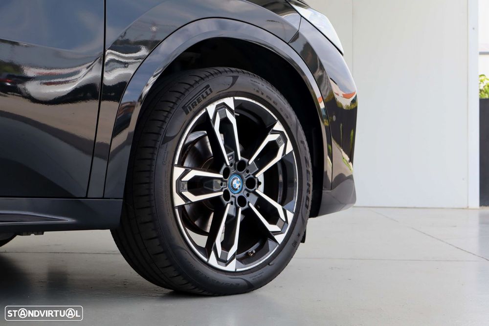 BMW iX2 eDrive20 Pack Desportivo M - 10