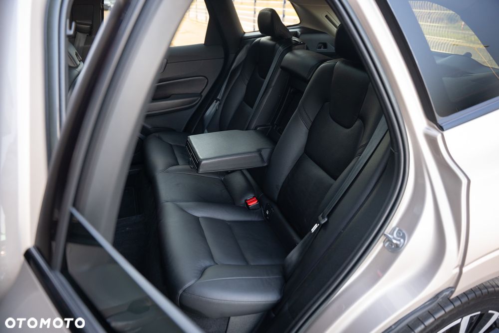 Volvo XC 60 D5 AWD R-Design - 35