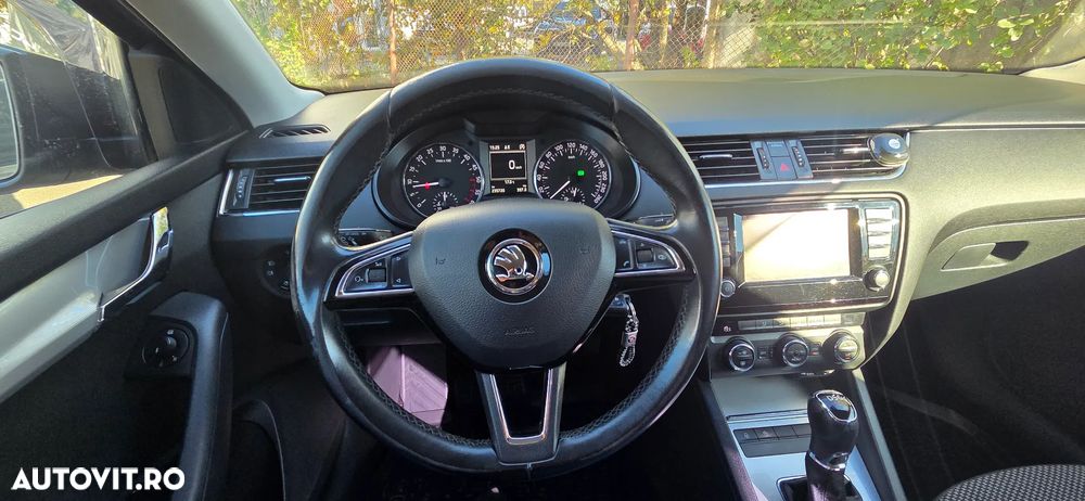 Skoda Octavia 1.6 TDI DSG Ambition - 14