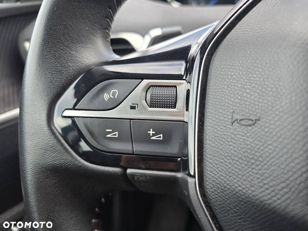 Peugeot 3008 1.2 PureTech Active S&S EAT8 - 28
