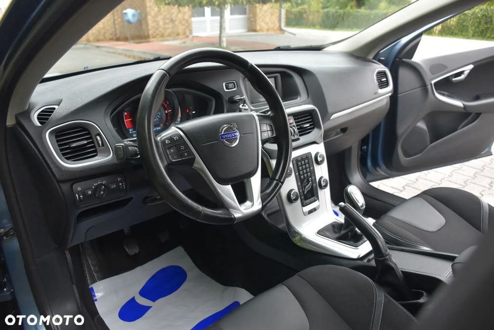 Volvo V40 D2 Momentum - 9