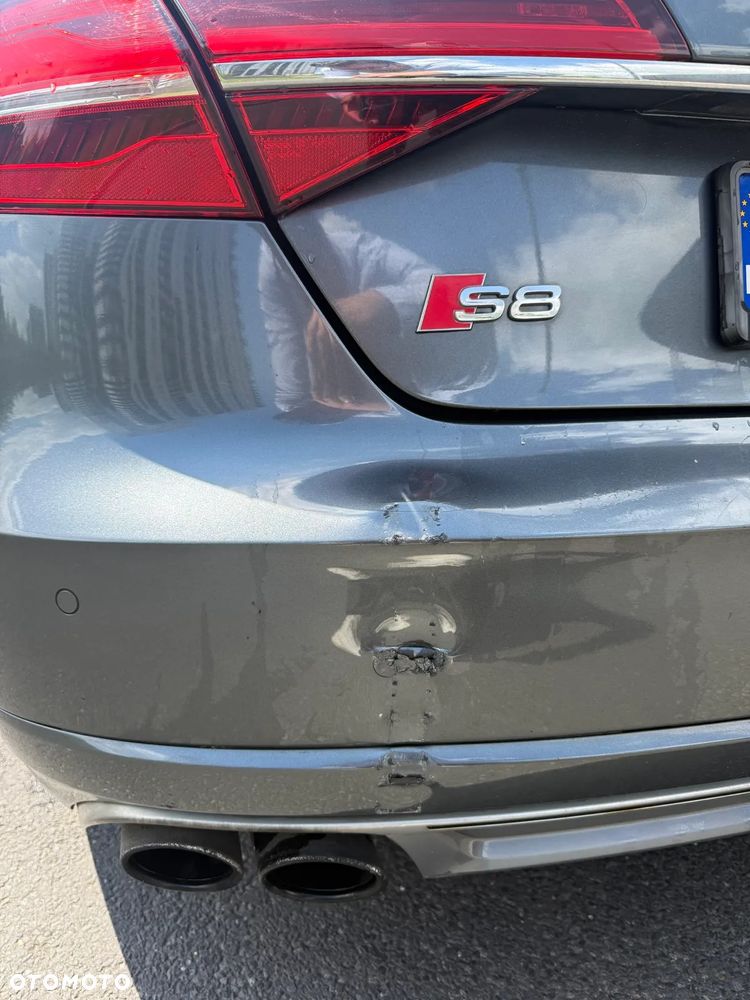 Audi S8 - 11