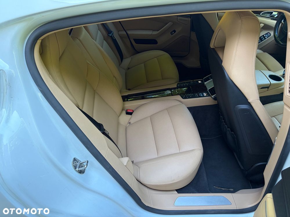 Porsche Panamera - 17