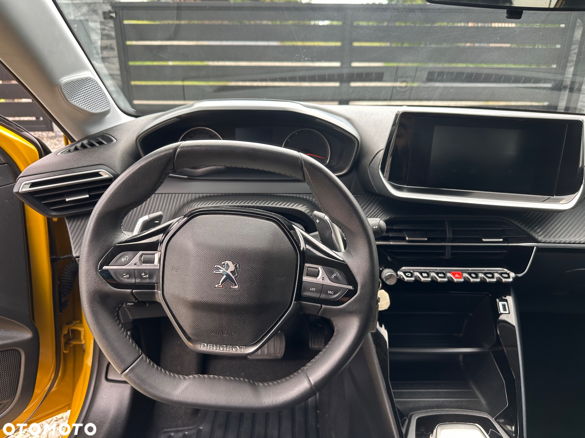 Peugeot 208 - 12