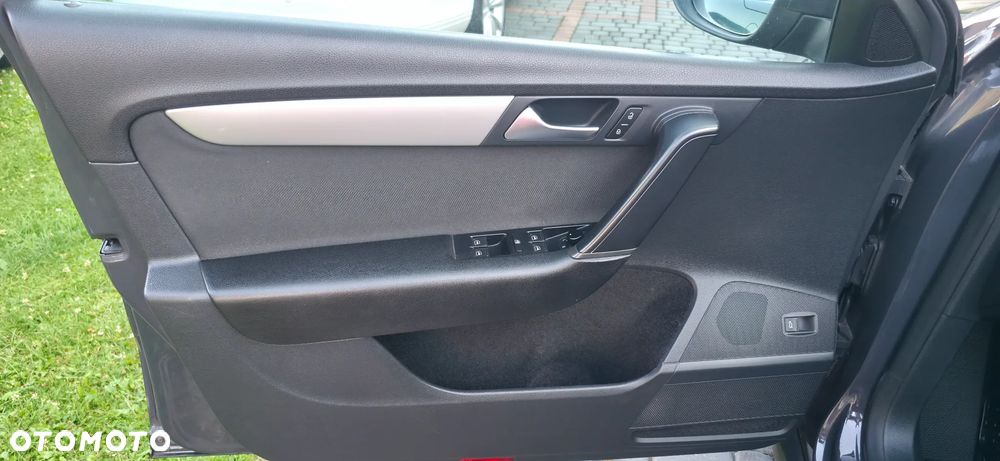 Volkswagen Passat - 36